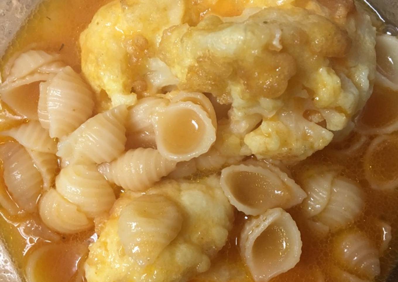 Sopa con coliflor capeada