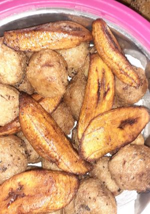 Yam balls and plantain ainihin hoton girkin