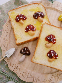小巧思「草莓蘑菇吐司」一朵朵可愛蘑菇♡ 的食譜成品照片