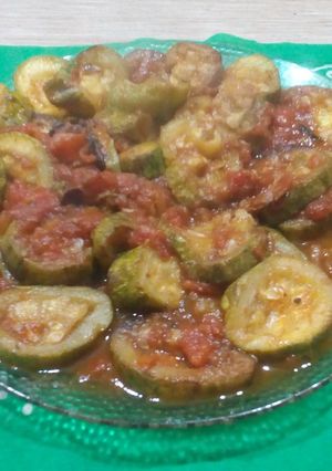 Una foto de Calabacines con tomate