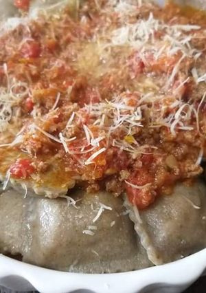 Una foto de Raviolones integrales de acelga
