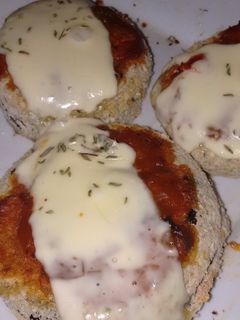 Una foto de Milanesas de berenjena napolitana Light!
