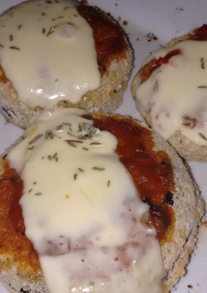 Una foto de Milanesas de berenjena napolitana Light!