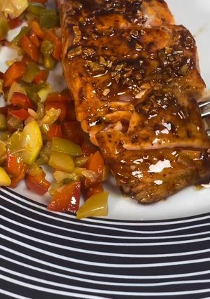 Una foto de Salmón con miel y soja