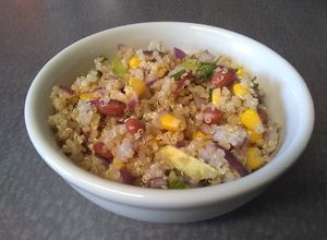 Una foto de Ensalada de quinoa a la mexicana
