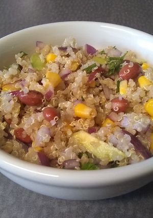 Una foto de Ensalada de quinoa a la mexicana