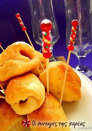 Φωτογραφία της συνταγής Ζύμη για πανεύκολα ζουμερά λουκανικοτυροπιτάκια