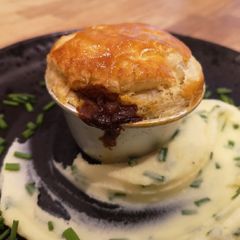 A picture of Mince Beef and Onion Pie.