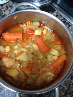 Una foto de Patatas guisadas con zanahorias