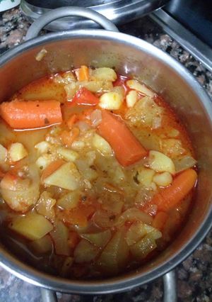Una foto de Patatas guisadas con zanahorias