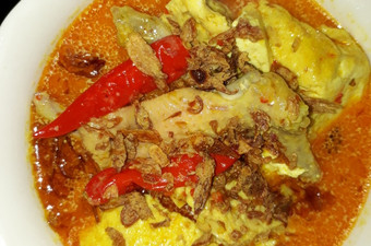 Bagaimana Menyiapkan Opor pedes tahu, tempe dan sayap ayam ala Ku Enak Dan Mudah