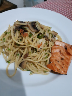 Foto resep Spaghetti oglio olio with salmon and mushroom