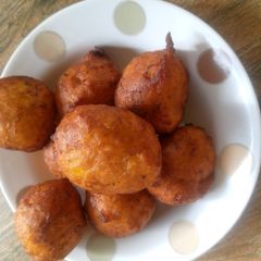 A picture of Plantain bons.