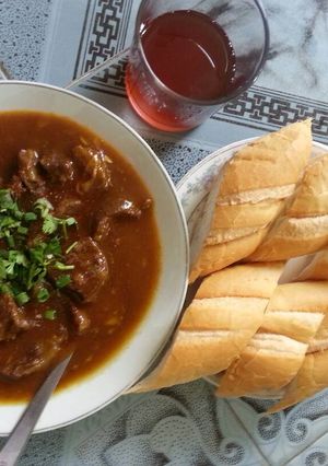 Hình của món Bò nấu rượu nho.