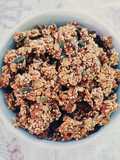 Granola ai semi di zucca con miglio e datteri