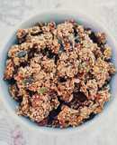 Granola ai semi di zucca con miglio e datteri