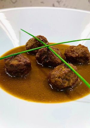 A picture of IKEA Meatballs in Spanish Sauce.