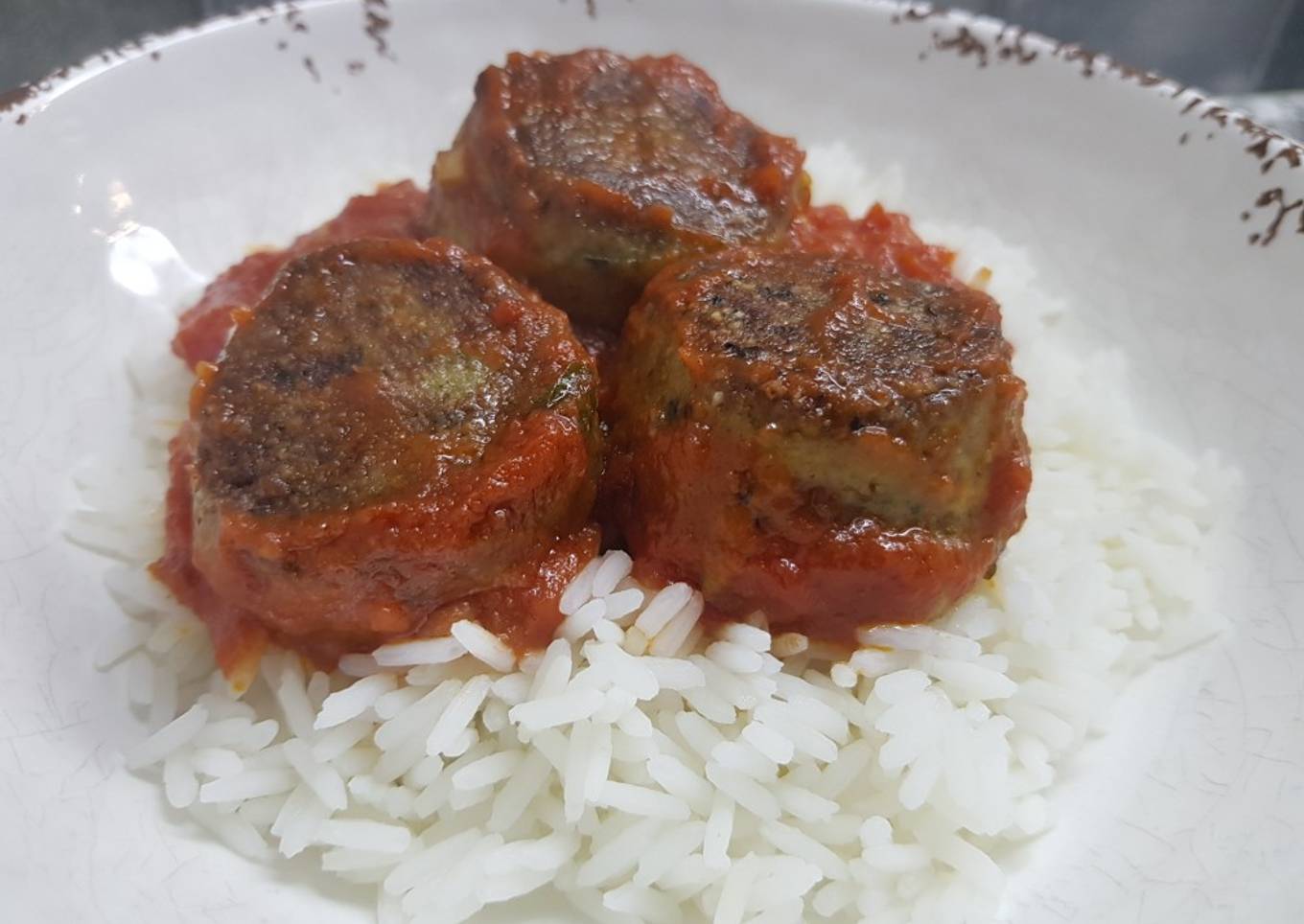Albóndigas de berenjena con salsa filetto
