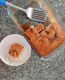 Queque húmedo de duraznos con canela
