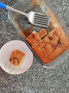 Una foto de Queque húmedo de duraznos con canela