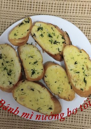Hình của món Bánh mì nướng bơ tỏi bằng nồi chiên không dầu.
