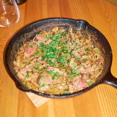 A picture of Beef Stroganoff.