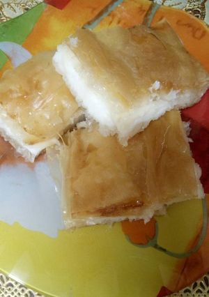 A picture of Goulash with Cream (Middle Eastern Dessert) 😍😋.