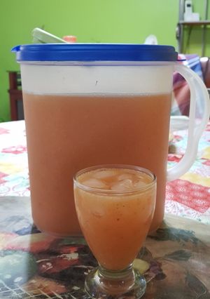 Una foto de Agua de Mango con Fresa