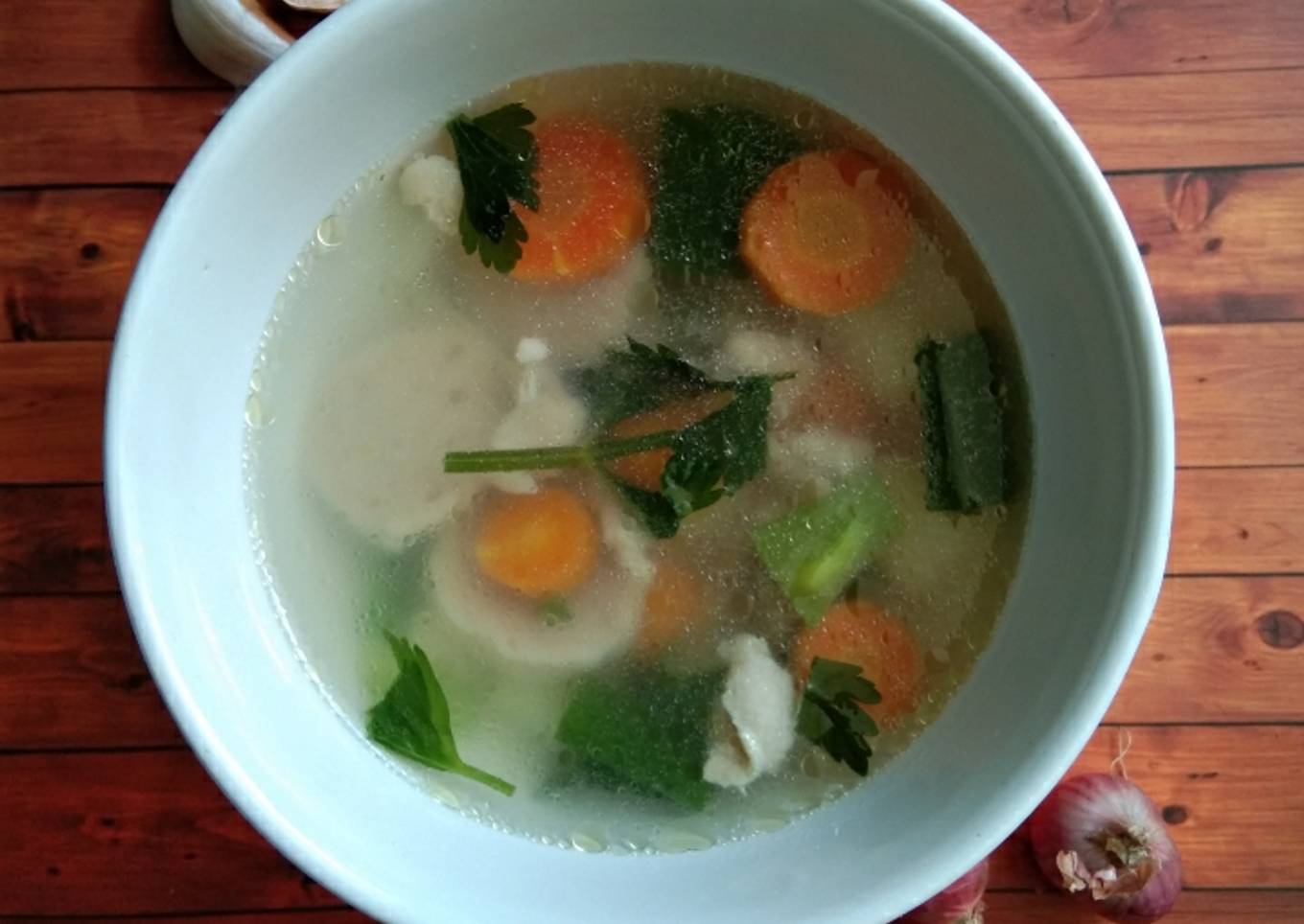 Sop ayam bakso bawang putih