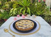 Una foto de pastafrola con aceite y edulcorante