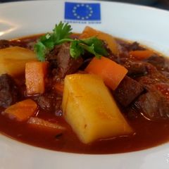 A picture of Beef and red wine casserole.