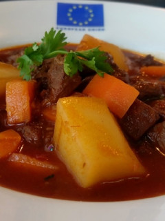 A picture of Beef and red wine casserole.