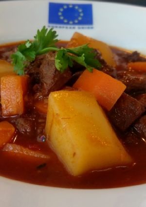 A picture of Beef and red wine casserole.