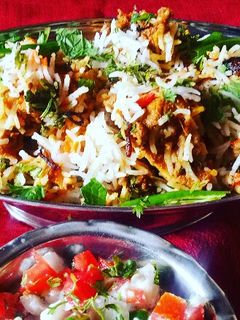 हैद्राबादी चिकन दम बिर्याणी (hydrebadi chicken dum biryani recipe in marathi) रेसिपी चे मुख्य फोटो
