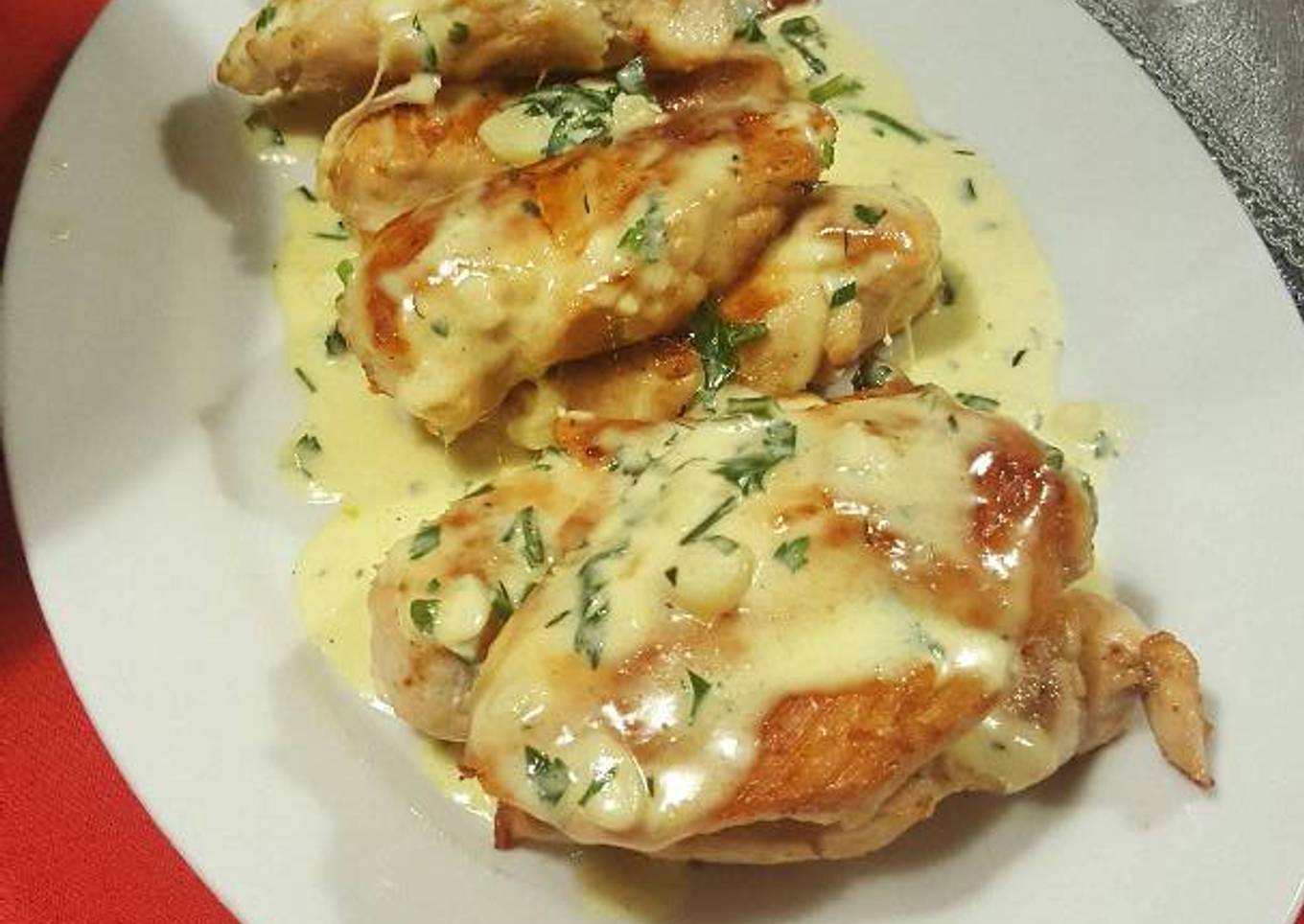 Pechugas de pollo en salsa de perejil