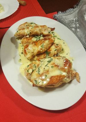 Una foto de Pechugas de pollo en salsa de perejil
