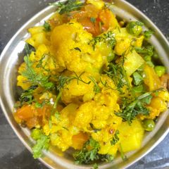 A picture of Gobhi aloo matar.