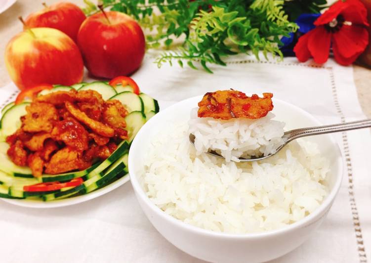 Simple Way to Prepare Any-night-of-the-week Crispy chicken skin with spicy sauce