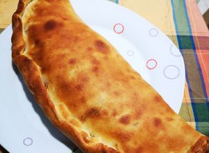 Una foto de 🍕Calzone prosciutto