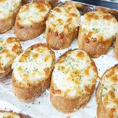 รูปของ Homemade garlic bread