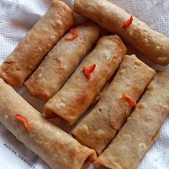 A picture of Springrolls.