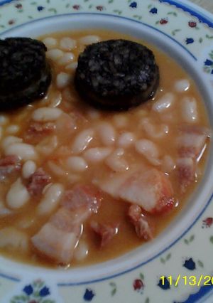 Una foto de Alubias de riñón con panceta ibérica y morcilla de burgos