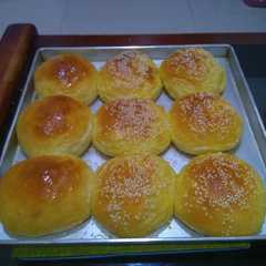 A picture of Roti burger bun simpel.