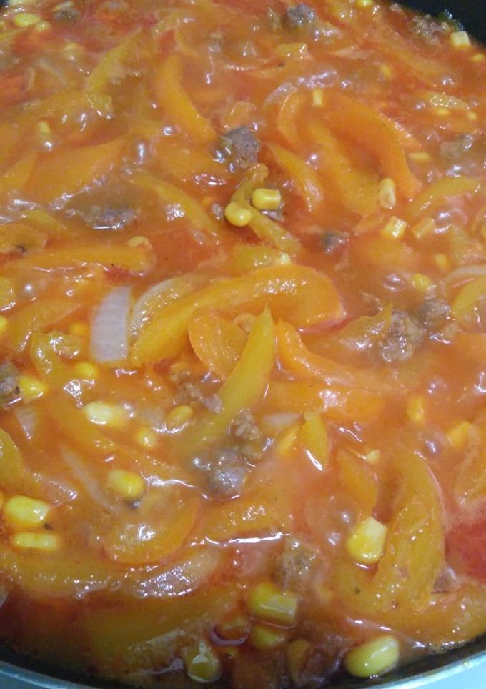 Una foto de Chorizo con chile morrón y elote