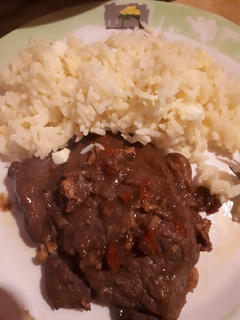 Una foto de Carne al vino tinto