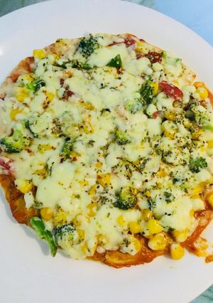 A picture of Veggies cheese pizza.