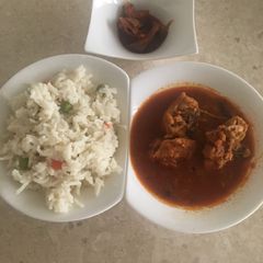 A picture of Veggie rice & easy chicken curry.