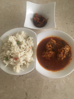 A picture of Veggie rice & easy chicken curry.