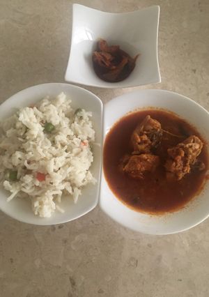A picture of Veggie rice & easy chicken curry.