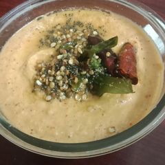 A picture of Kerala style coconut chutney.